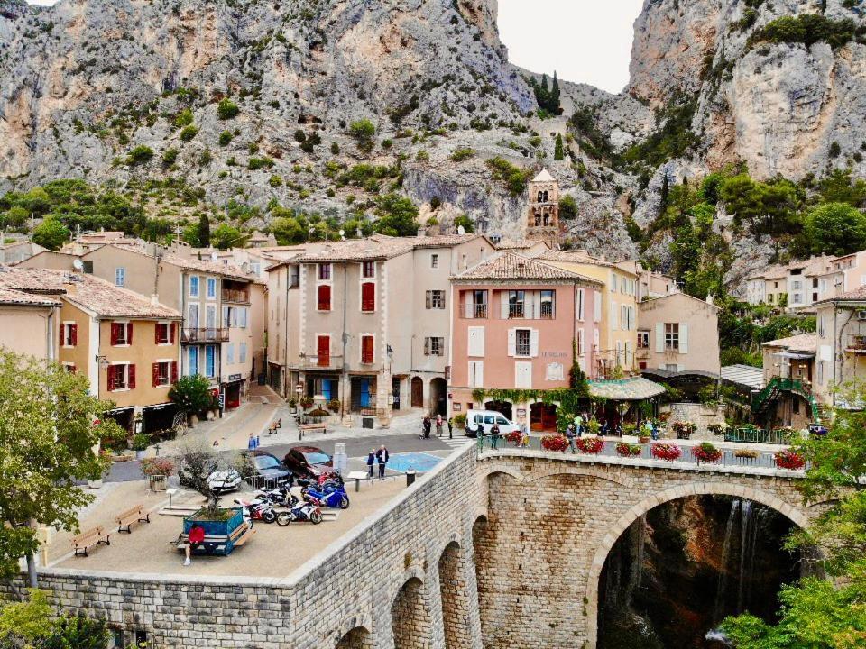 Appartamento Le Logis Des Cascades 2 Moustiers-Sainte-Marie Esterno foto